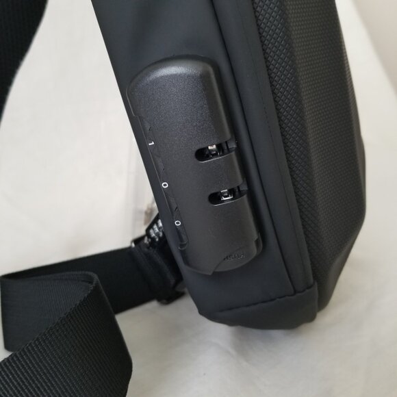 NEW! Anti-Theft Hard-Shell Crossbody/Shoulder Bag w/Locking Zippers and Strap - Picture 9 of 16